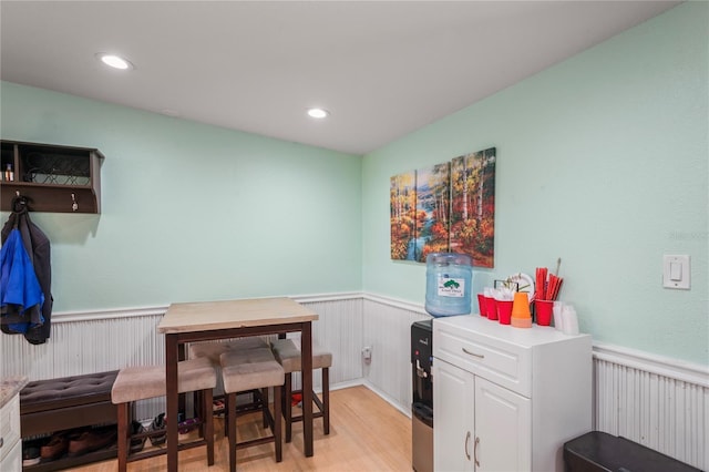 laundry room featuring light hardwood / wood-style floors