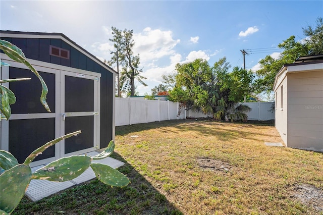 view of yard with a storage shed