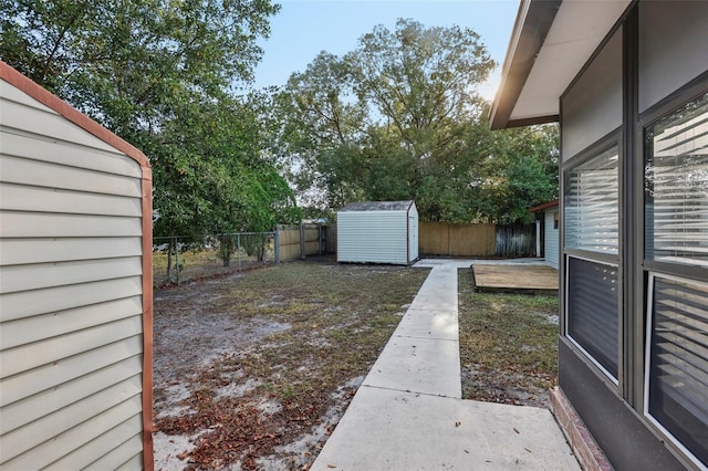 view of yard featuring a storage unit