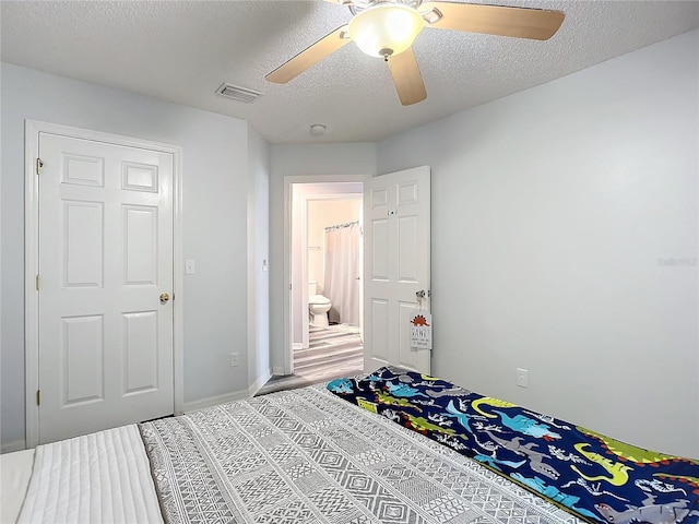 bedroom featuring hardwood / wood-style floors, a textured ceiling, and ceiling fan