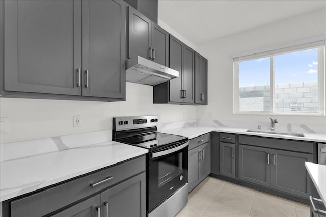 kitchen featuring gray cabinets, electric stove, a sink, and under cabinet range hood