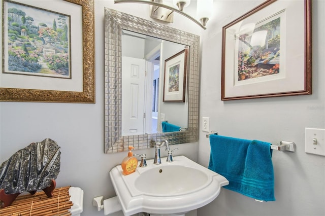 bathroom featuring sink