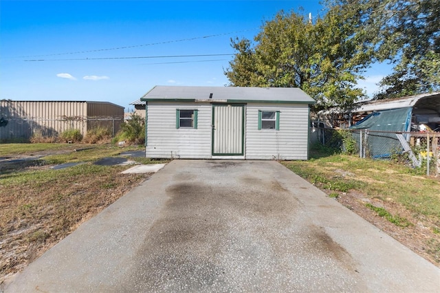 view of outdoor structure featuring a yard