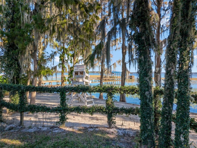 view of yard featuring a water view