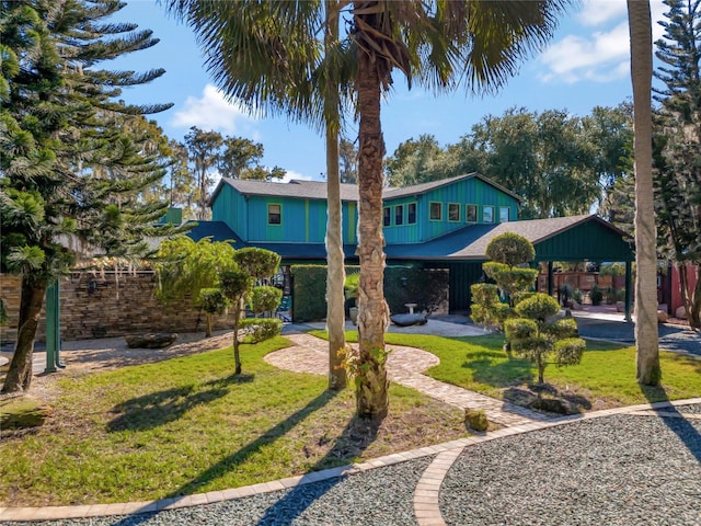 view of front of home featuring a front yard