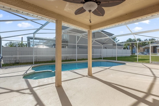 view of swimming pool featuring an in ground hot tub, a patio, ceiling fan, and a lanai