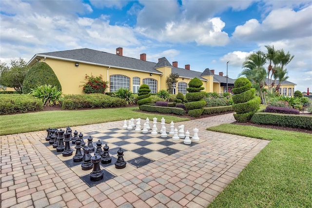 4112 Aberdeen Ln, Lake Wales, FL 33859 - view of front of property featuring a front lawn, stucco siding, and a chimney