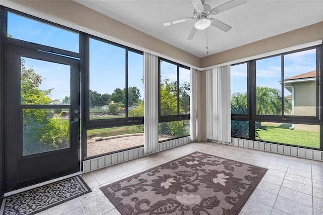 4112 Aberdeen Ln, Lake Wales, FL 33859 - unfurnished sunroom featuring ceiling fan