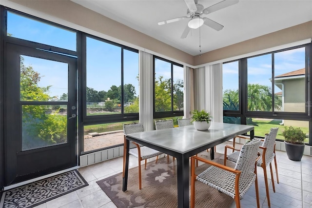 4112 Aberdeen Ln, Lake Wales, FL 33859 - sunroom with ceiling fan and outdoor dining area