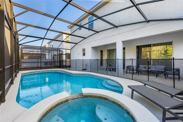 view of swimming pool featuring an in ground hot tub, an outdoor hangout area, a patio area, and a lanai