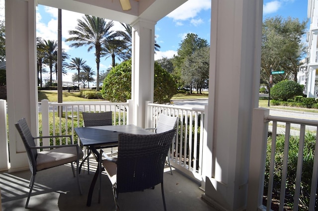 balcony featuring ceiling fan