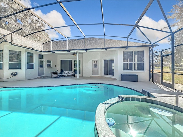 view of pool with an in ground hot tub, a patio area, ceiling fan, and a lanai