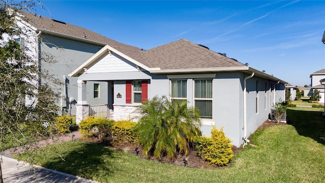 view of front of house featuring a front yard