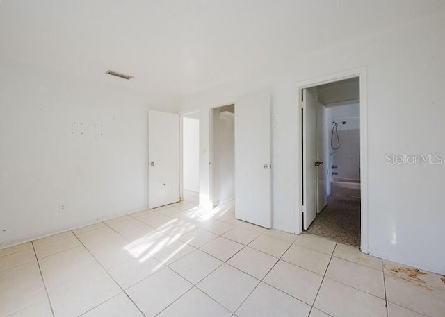 spare room with light tile patterned flooring