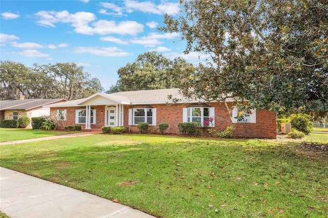 single story home with a front lawn