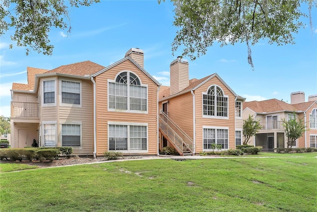 view of front facade featuring a front lawn