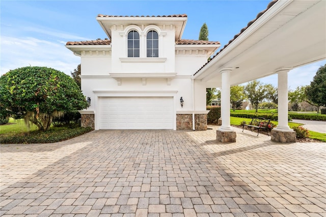 view of front facade with a garage