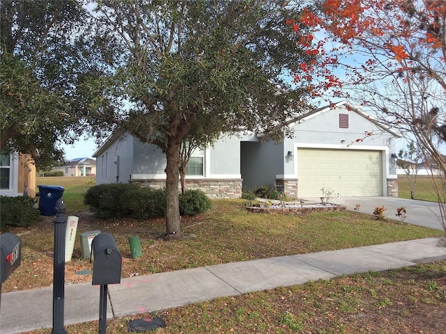 view of front of home featuring a front lawn and a garage