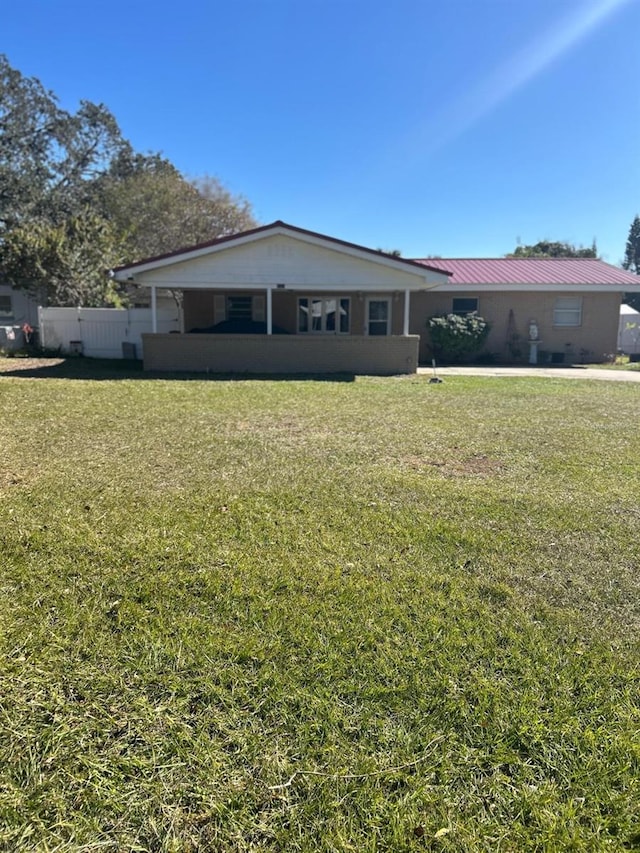 ranch-style home with a front yard