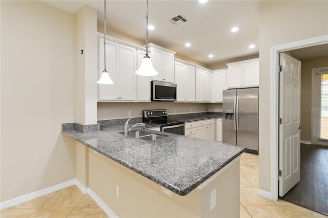 kitchen with kitchen peninsula, decorative light fixtures, stainless steel appliances, and sink