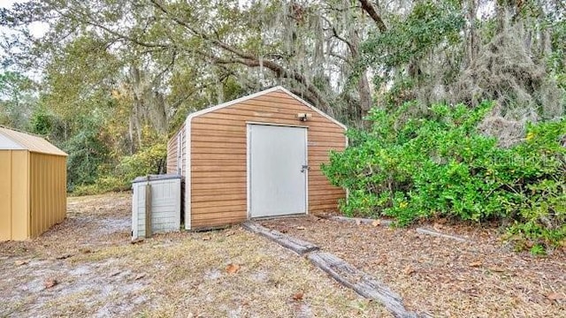 view of outbuilding