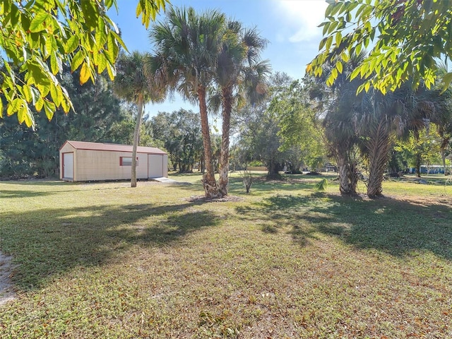 view of yard with an outbuilding and a garage