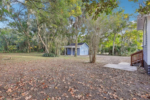 view of yard with a shed