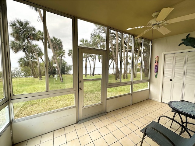 sunroom / solarium featuring ceiling fan