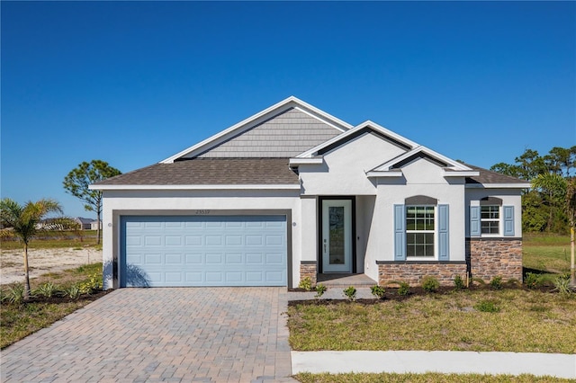 view of front facade featuring a garage