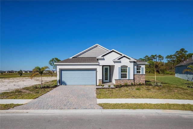 view of front facade featuring a front yard and a garage