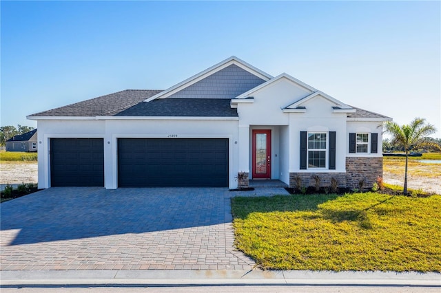 view of front facade with a garage