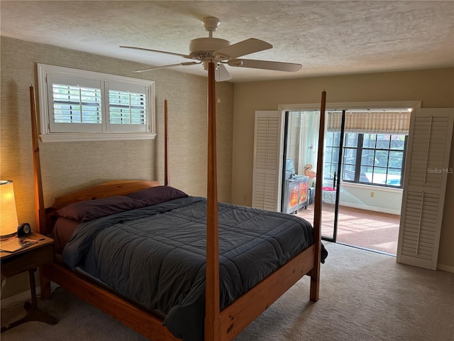 bedroom featuring ceiling fan, a closet, carpet floors, and a textured ceiling