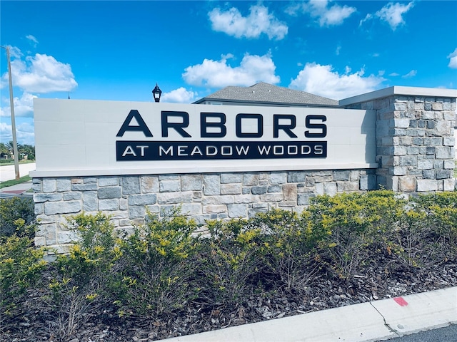 view of community / neighborhood sign