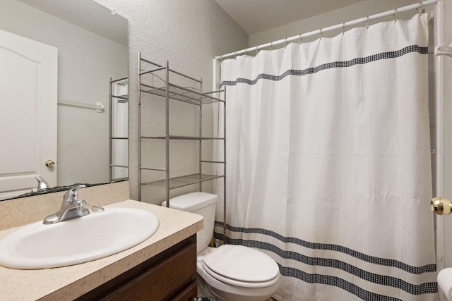 bathroom featuring a shower with shower curtain, vanity, and toilet