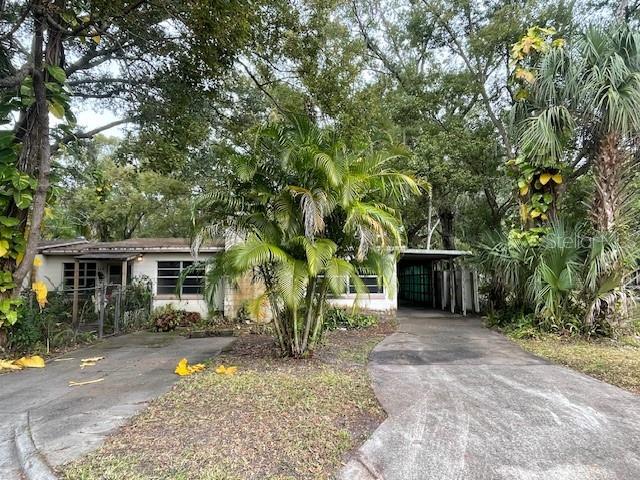 view of front of house with a carport