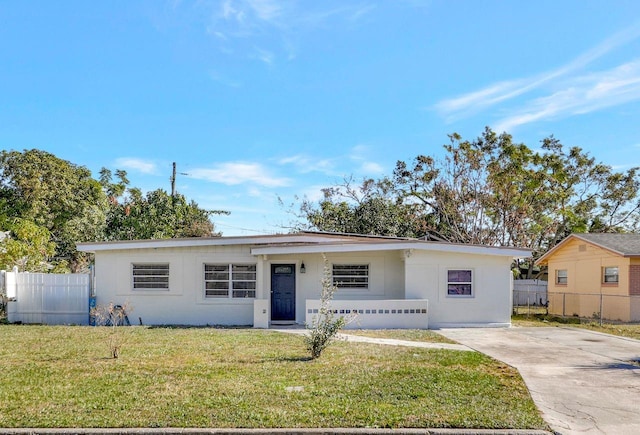 single story home featuring a front lawn