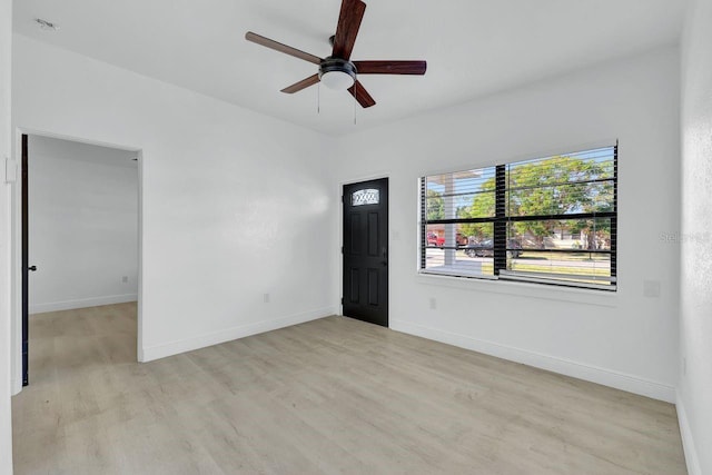 unfurnished room featuring light hardwood / wood-style flooring and ceiling fan