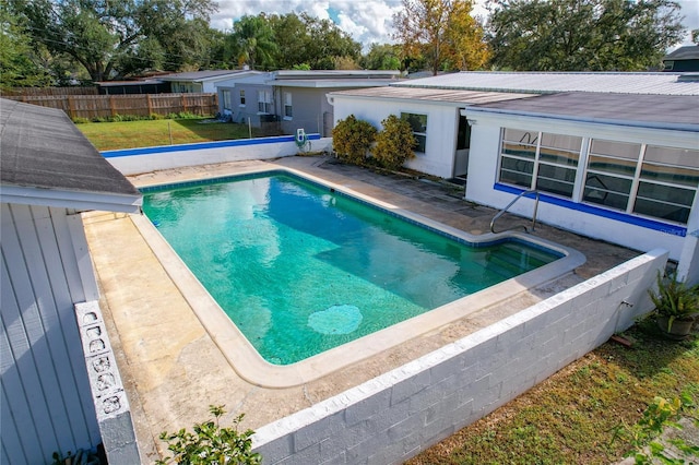 view of pool featuring a yard