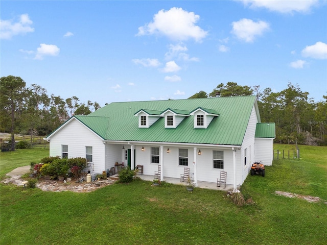 view of front of property featuring a front lawn