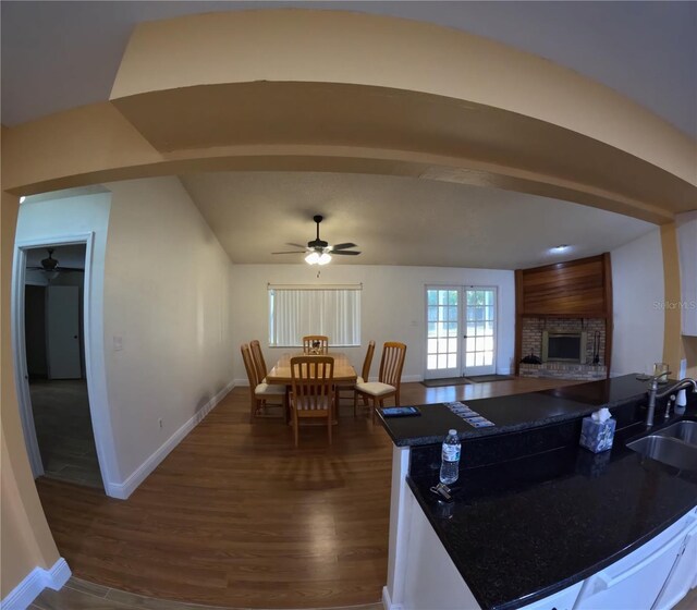 1859 Lake Hill Cir, Orlando, FL 32818 - kitchen featuring ceiling fan, dark countertops, dark wood-type flooring, and a peninsula