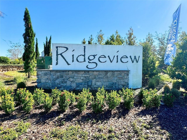 view of community / neighborhood sign