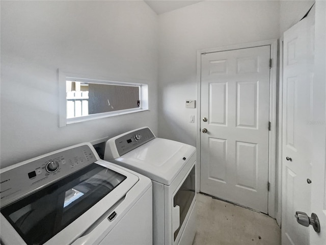 washroom featuring washing machine and clothes dryer