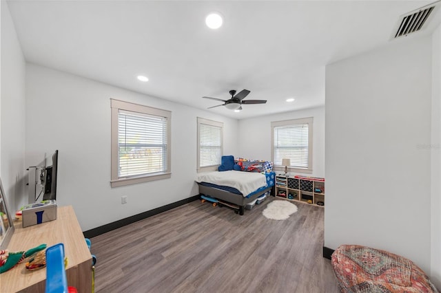 bedroom featuring ceiling fan, recessed lighting, wood finished floors, visible vents, and baseboards