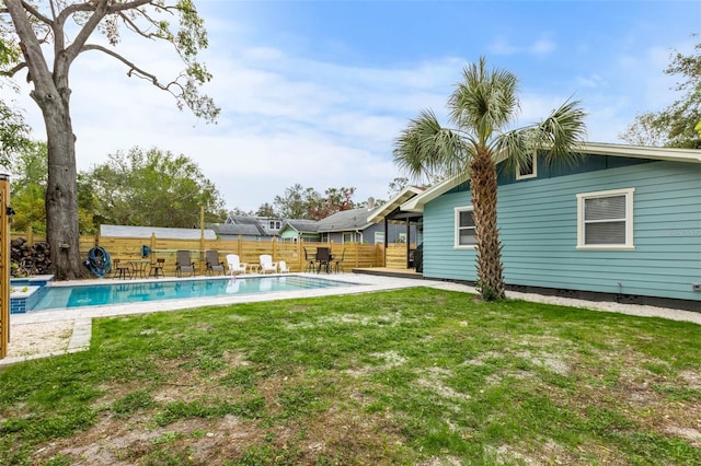 view of yard featuring fence and a fenced in pool