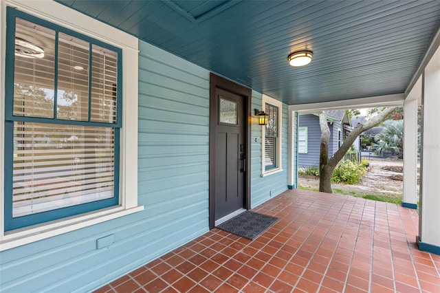 entrance to property featuring a porch