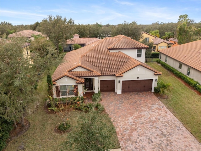 view of front facade featuring a garage and a front yard