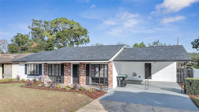 ranch-style house featuring a front yard and covered porch