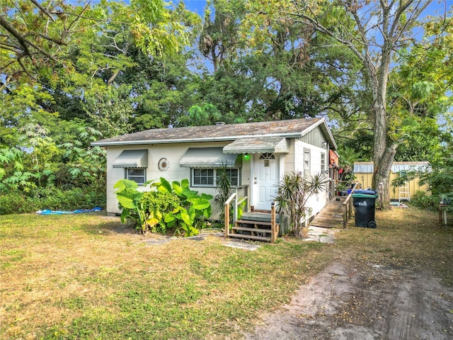 view of front of house with a front lawn