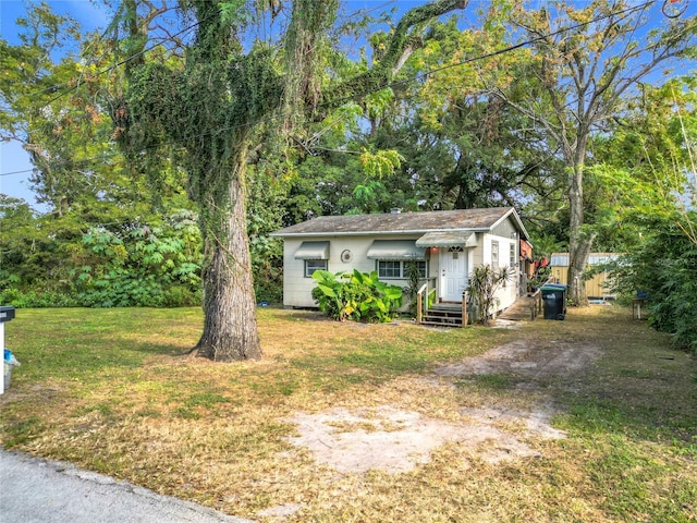 view of front of house featuring a front yard