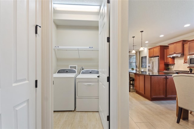 laundry room with laundry area, recessed lighting, light wood finished floors, and independent washer and dryer